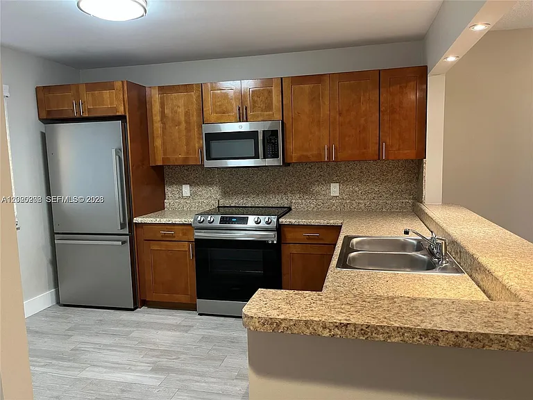 436 Lakeview Dr #203 — Photo 3