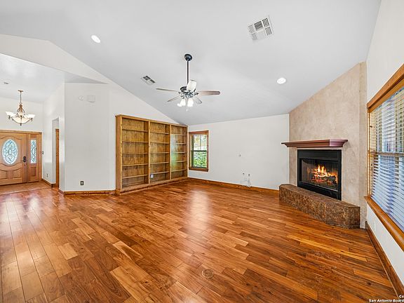 3rd image of 1107 Mary Frances Dr