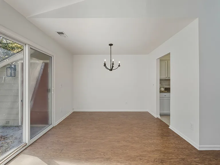 1077 Sardis Cove Dr — Photo 9