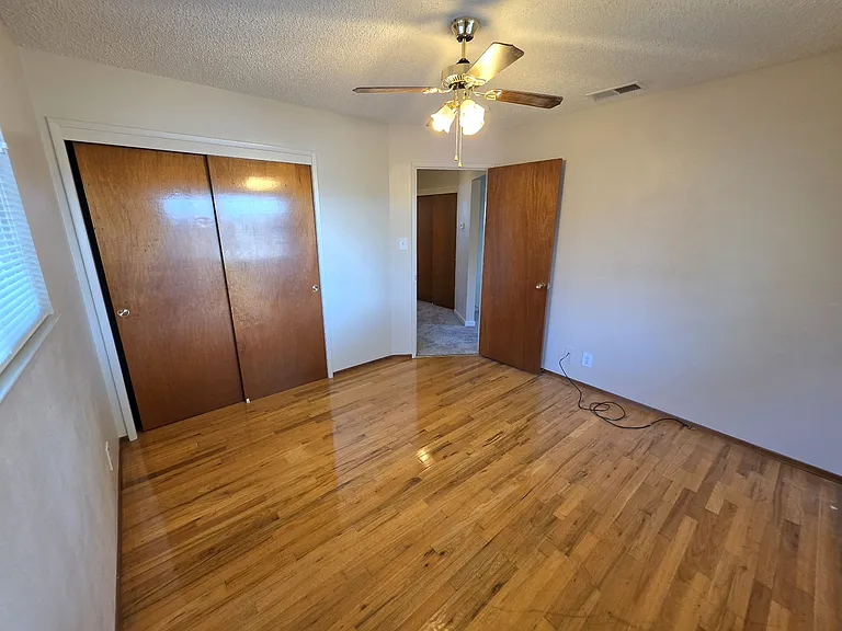 422 N Acacia Ave — Photo 8