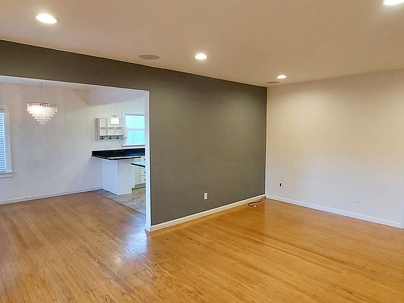 4th image of 239 Edgemont Ave
