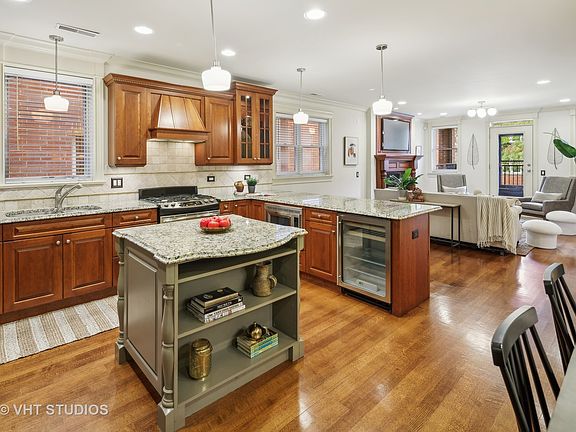 4th image of 6121 N Winthrop Ave APT 2S