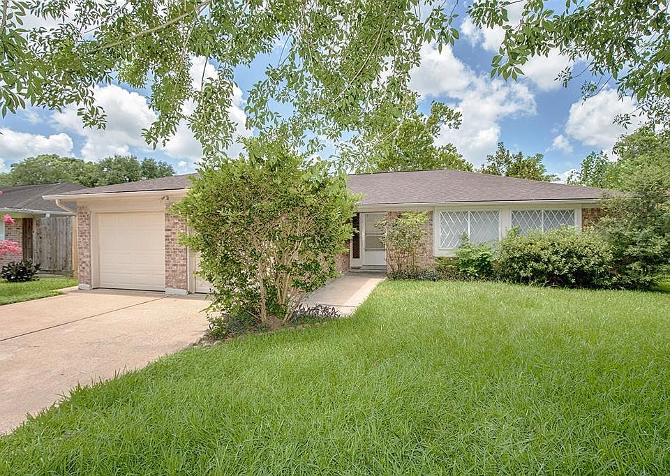 1st image of 203 Fleetwood Circle