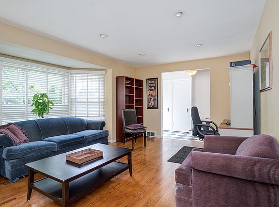 3rd image of 1819 Oakton St