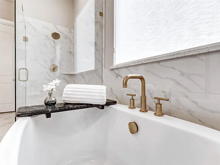1719 Rustling Creek Dr — Photo 32