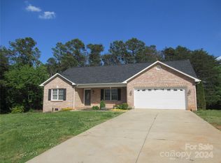 5090 Mill Pond Dr, Conover, NC 28613