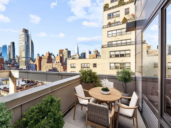 242 E 25th St APT 12B, New York, NY 10010