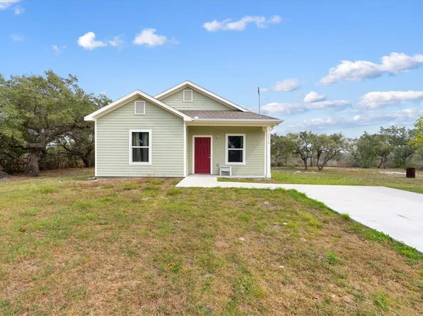 1818 16th St, Rockport, TX 78382