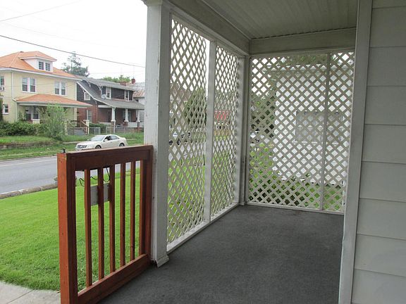 3rd image of 1001 Jamison Ave SE