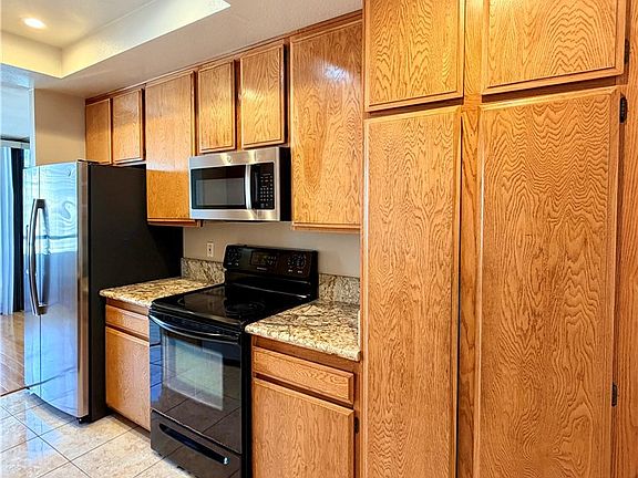 5th image of 600 W 9th St APT 1508