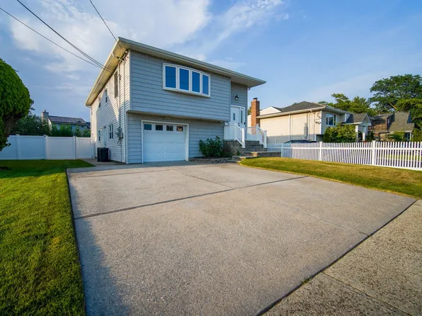 35 Lee Avenue, Babylon, NY 11702