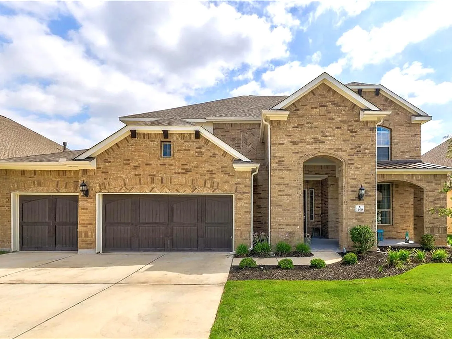 4 bed, 3.5 bath, 3878 sqft, $3,900 — Photo 1
