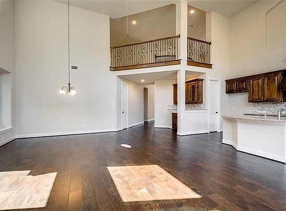 4th image of 601 Denton Creek Dr