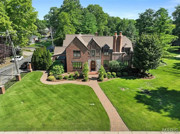 1239 Saint Louis St, Edwardsville, IL 62025