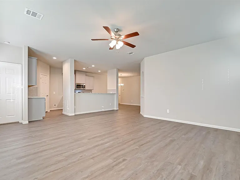 983 Golden Willow Ln — Photo 7