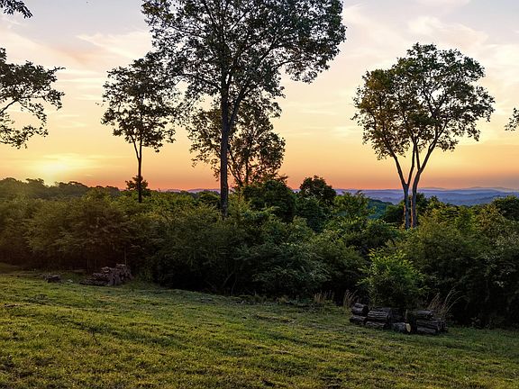 3rd image of 6556 Fairview Rd