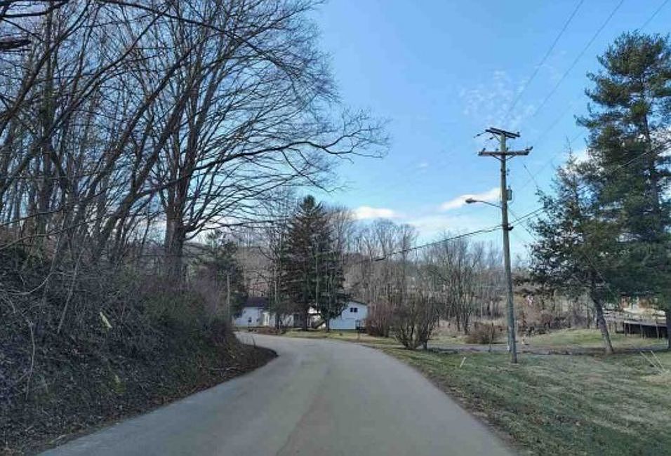 Exterior Neighborhood (street photo)
