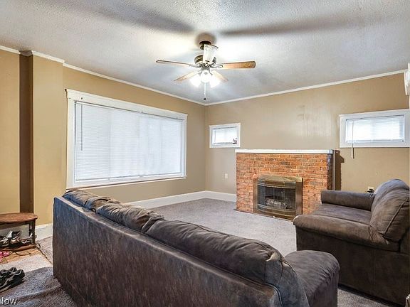 3rd image of 2036 W 83rd St