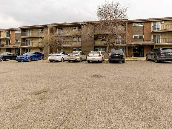 2nd image of 420 Columbia Blvd W #204