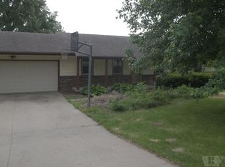 50 Fore Seasons Dr, Grinnell, IA 50112