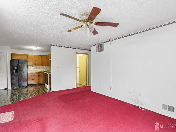 4th image of 32 Canterbury Ct