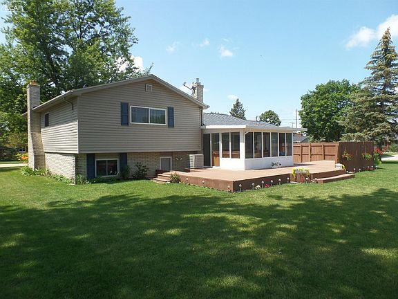 3rd image of 701 Salem Dr