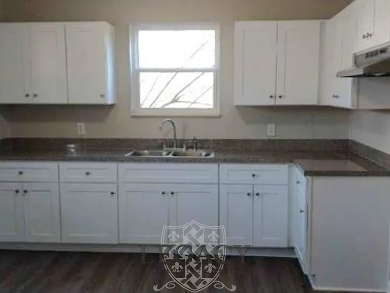 1312 Searcy St — Photo 2