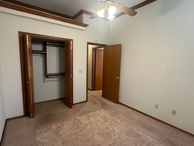 5524 Woodmont Dr — Photo 32