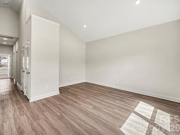 3rd image of 2639 Goble St