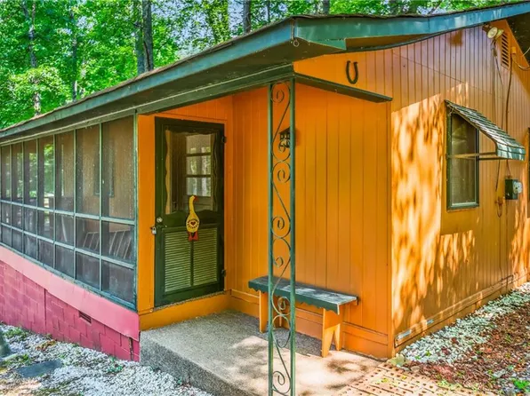 1187 Lakeshore Ln, Mount Airy, NC 27030