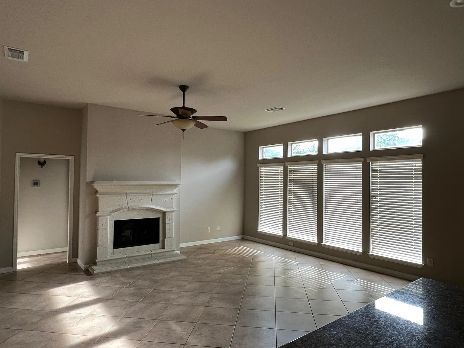4 bed, 3035 sqft, $3,400 — Photo 3