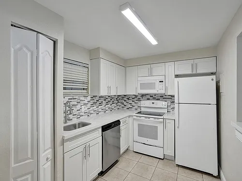 4205 N University Dr #108 Photo 1