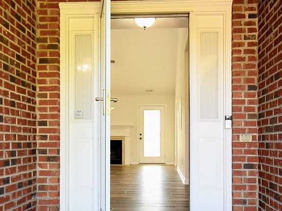 2nd image of 2828 Franzia Dr