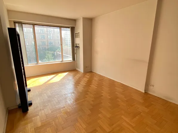 200 East 69th Street image 7 of 14