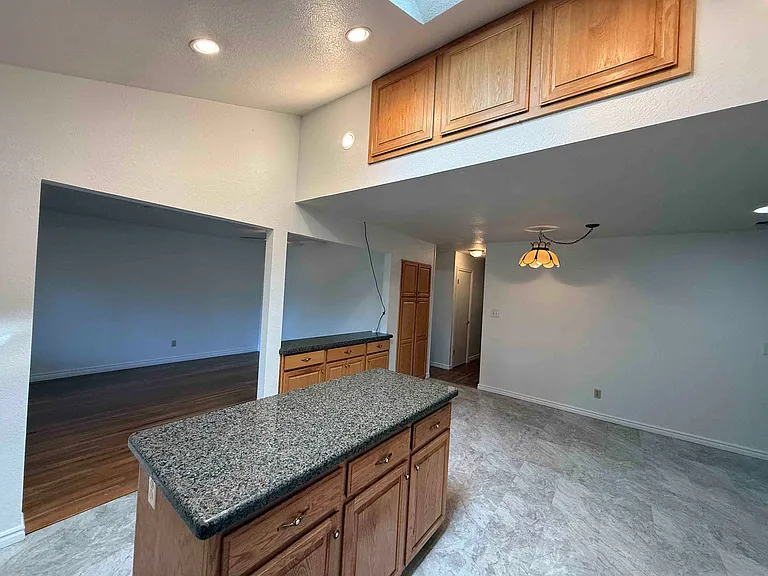153 Waterglen Cir — Photo 6