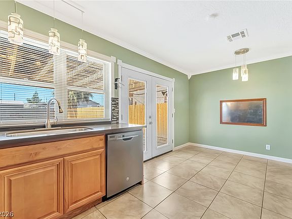 3rd image of 1649 Price St