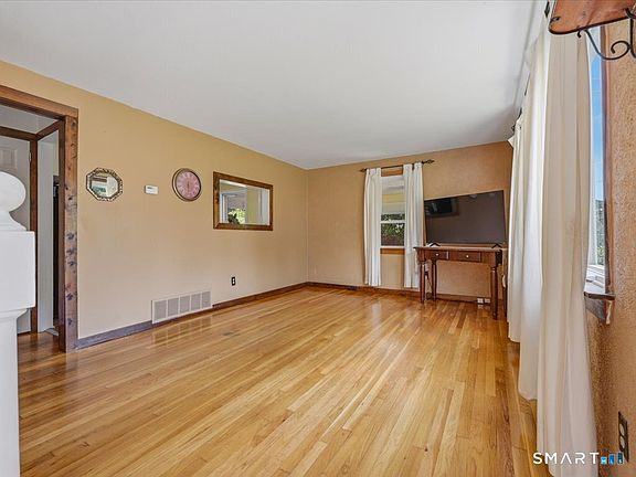5th image of 20 Bancroft Road