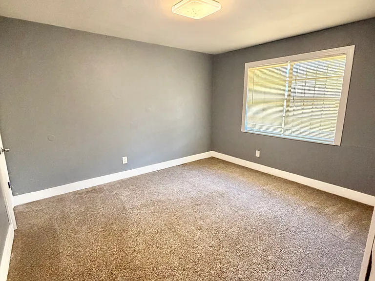 2423 Stonewall St — Photo 10