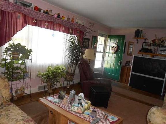 4th image of 18 Morgan Cir