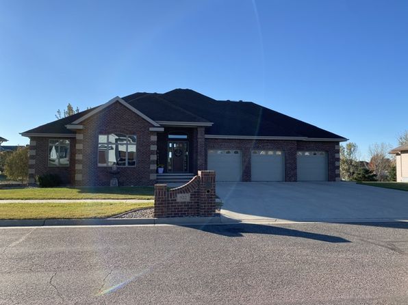522 Crystal Ct NW, Watertown, SD 57201