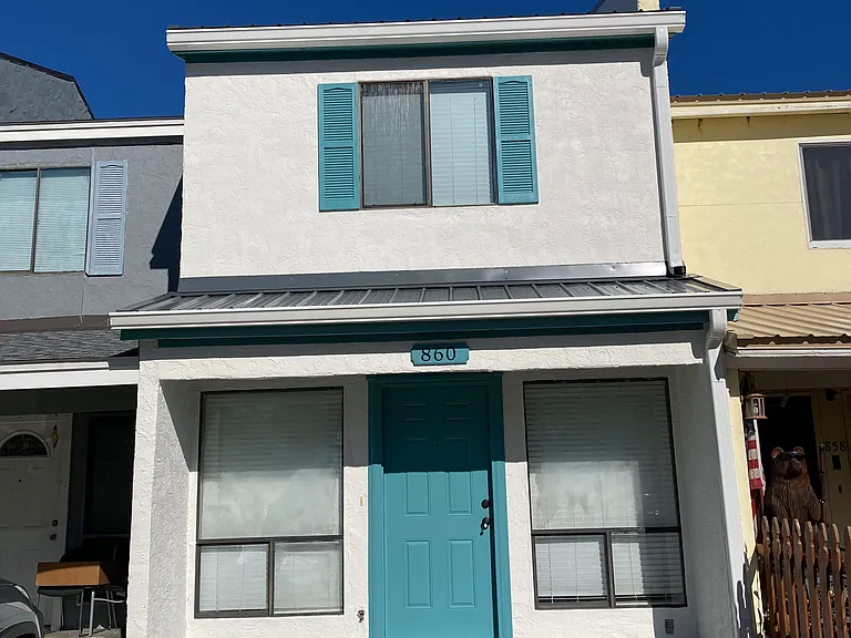860 Premier Dr — Photo 1