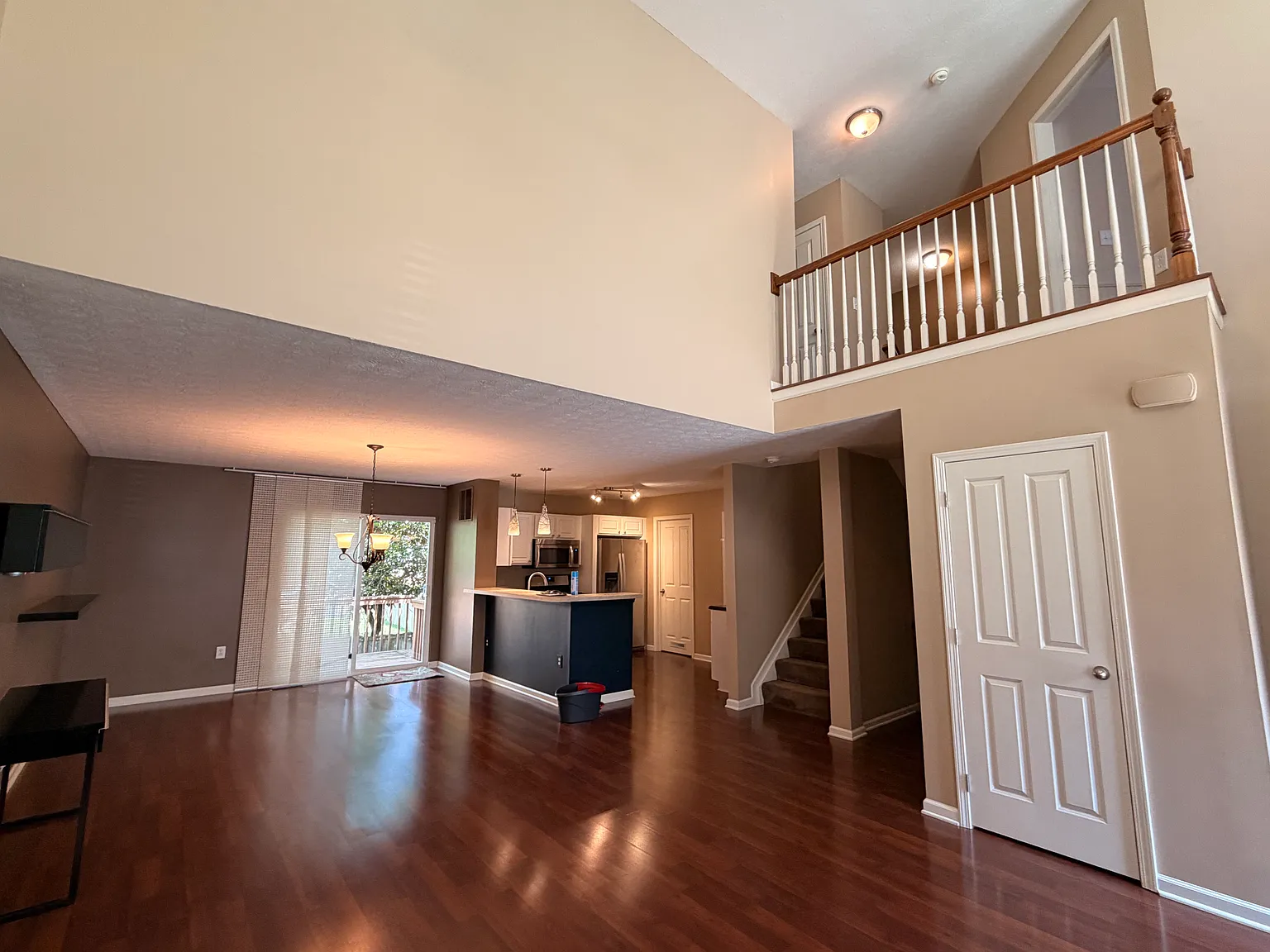 2 bed, 2000 sqft, $2,300 — Photo 3