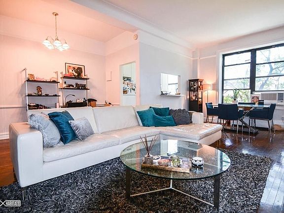2nd image of 140 W 79th St APT 3E