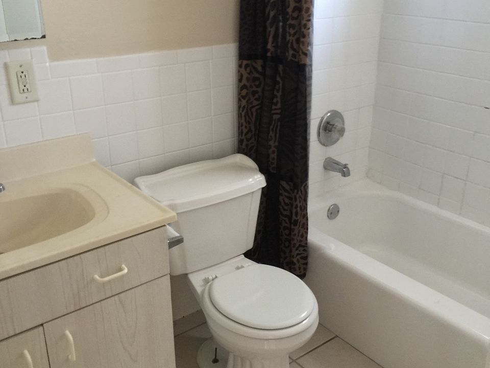 2nd image of 2505 Royal Palm Ave APT 28