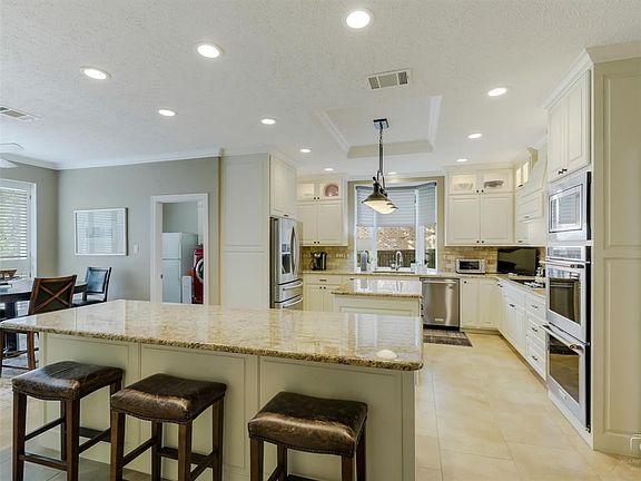 3rd image of 165 W Chapel Downs Dr