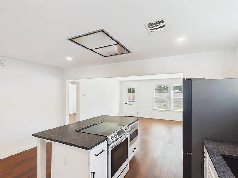 313 Fulton St — Photo 10