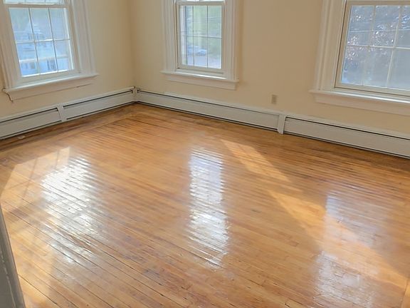 4th image of 30 Main St