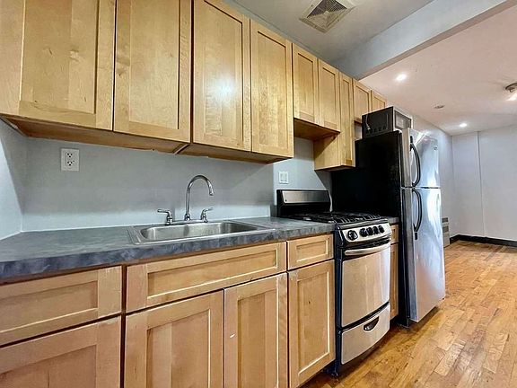 3rd image of 196 Scholes St #3R