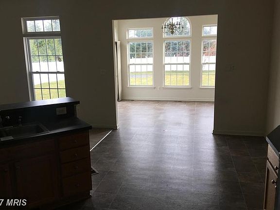 5th image of 101 Providence Ct