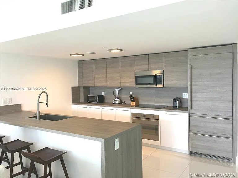 400 Sunny Isles Blvd #1019 — Photo 2